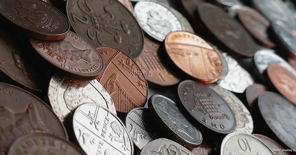 Imagem de capa: Bitcoin e Declaração do Imposto de Renda.