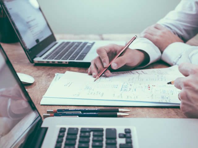 Cuidado com a Exigência nos Padrões de Aparência de Seus Empregados!