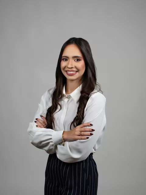 Elisa Cruz Oliveira - Advogado Associado